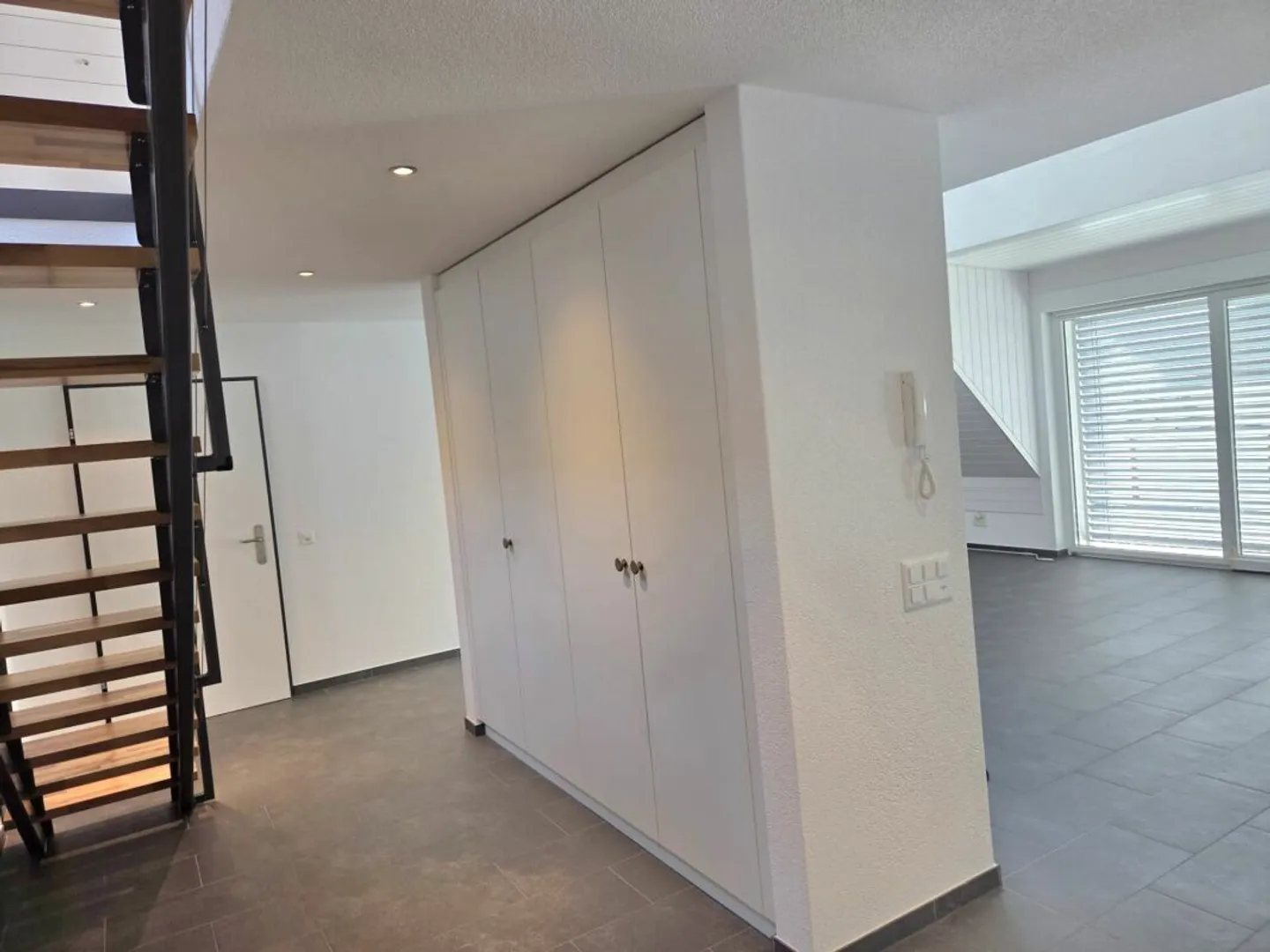 For sale immediately or by arrangement, very large, well-maintained 4.5 room apartment in Biberist. - Photo 4 of 13