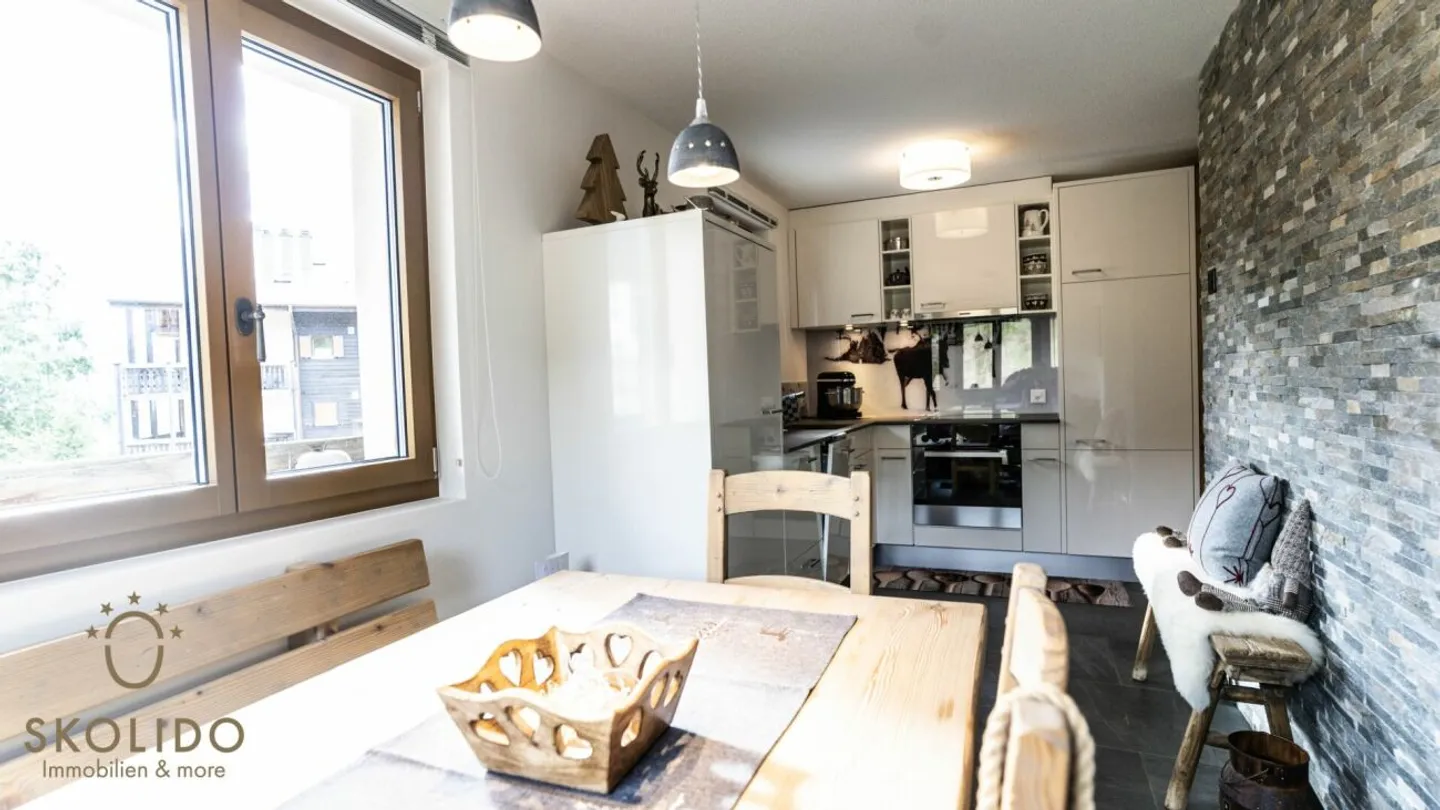 Appartamento ristrutturato di alta qualità nel fascino alpino in una posizione centrale - Foto 5 di 13