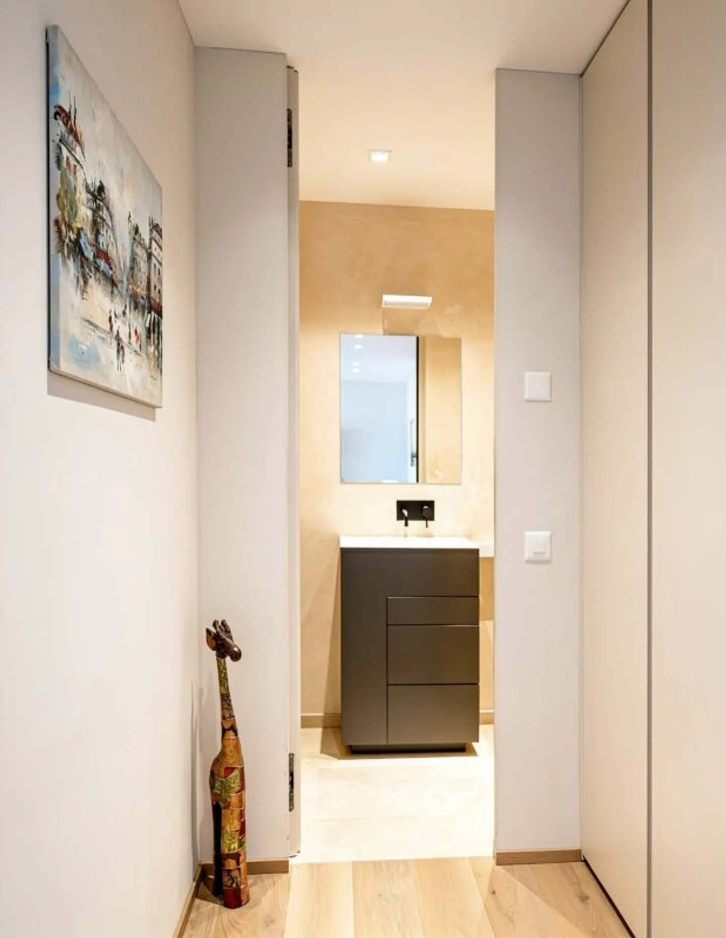 Luxurious 3.5 room apartment with lake view, 2 large sun terraces, swimming pool and wellness area - Photo 12 of 13