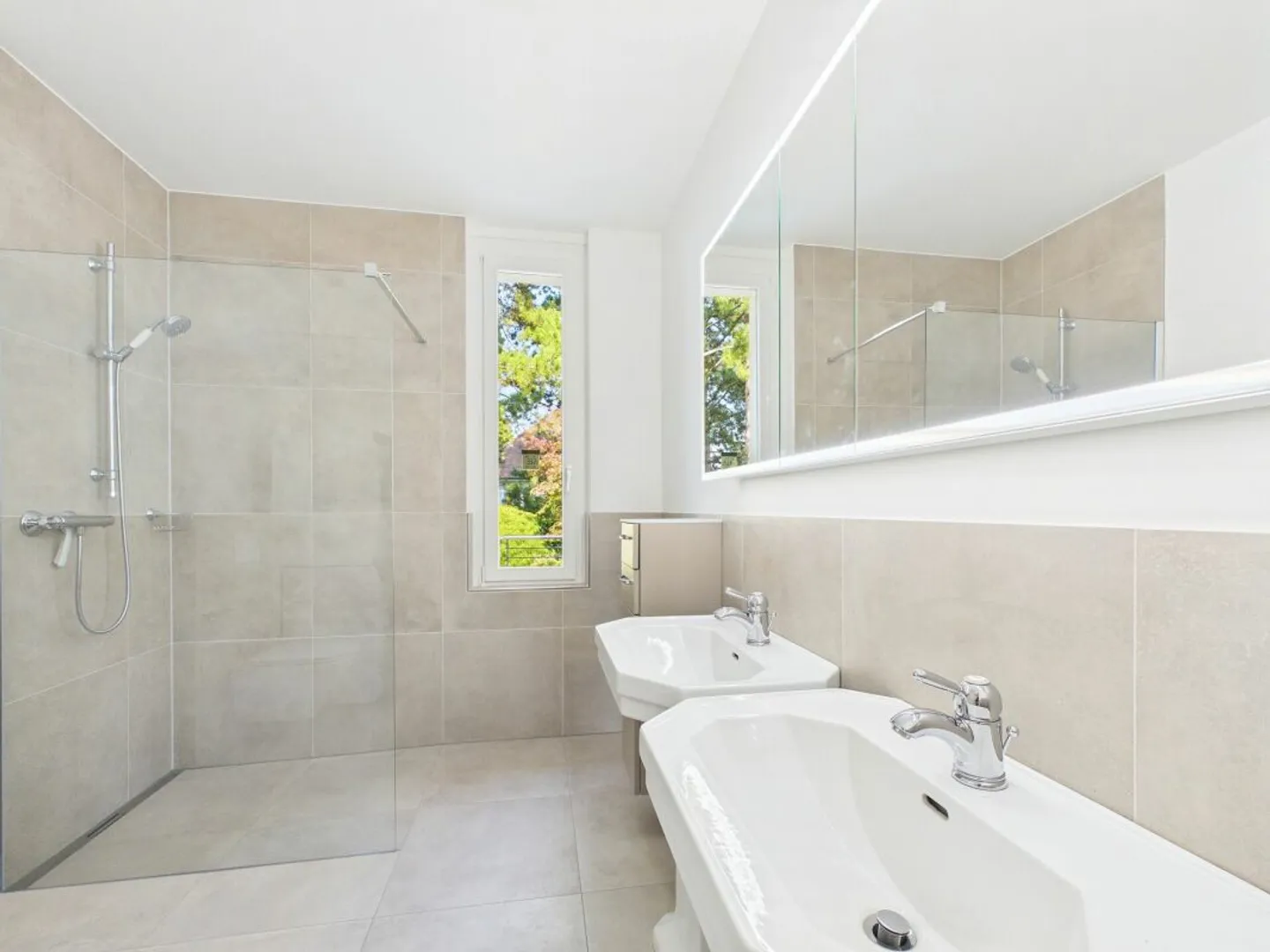 Vie élégante sur Bruderholz avec cheminée, balcon, terrasse et jardin ornemental - Photo 13 sur 13