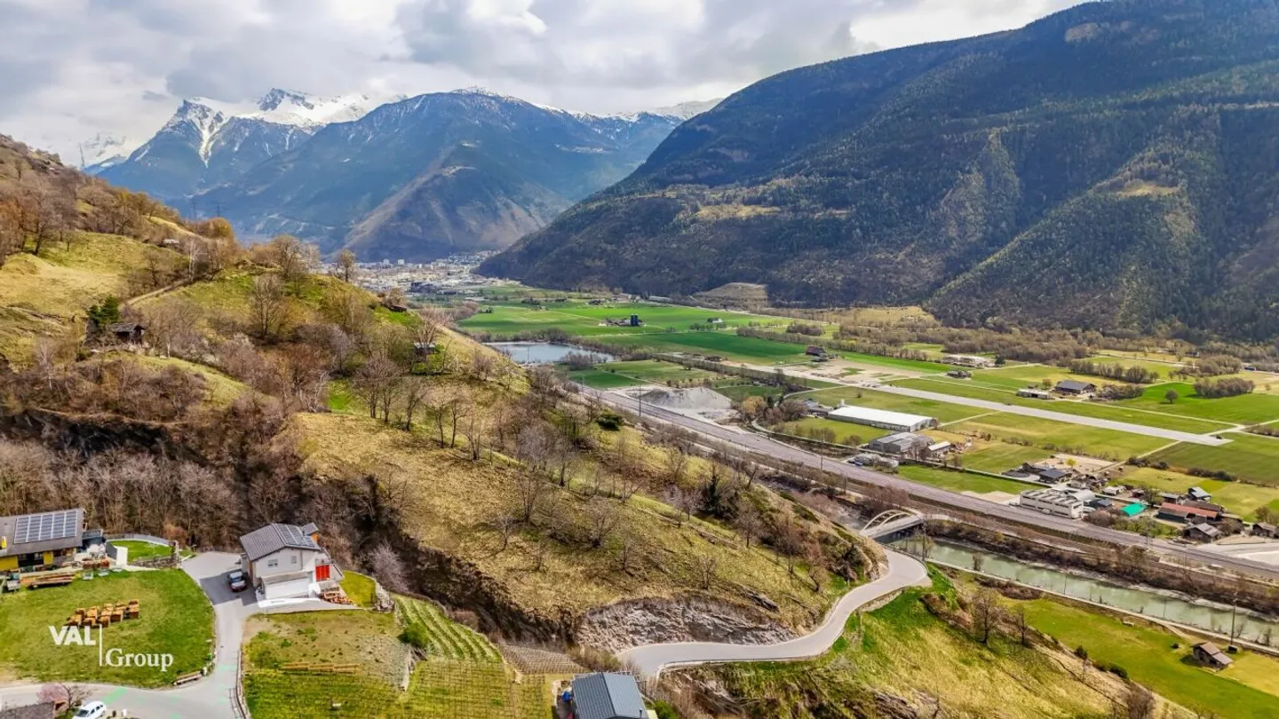 Appartement meublé 2.5 pièces - calme et avec une vue de rêve - Photo 4 sur 12