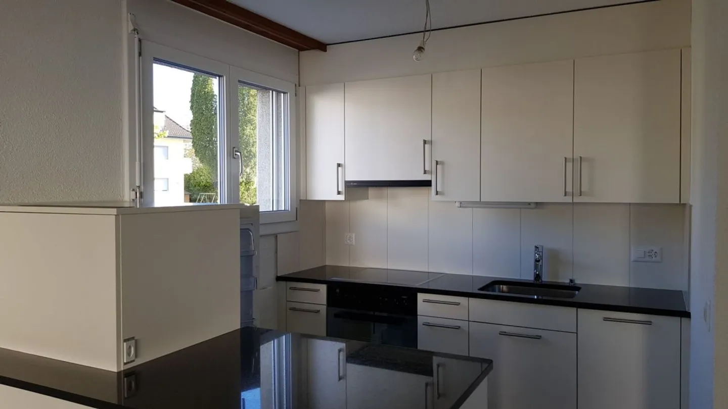 Appartement spacieux de 2½ pièces dans un bon emplacement - Photo 4 sur 10