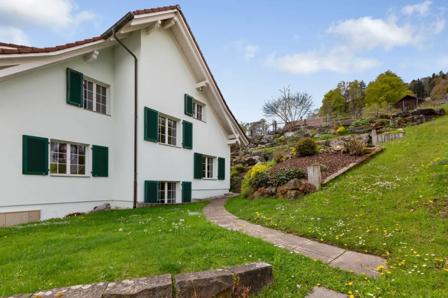 Idyllic, detached 6.5-room single-family house in sunny hillside location - Photo 11 of 12