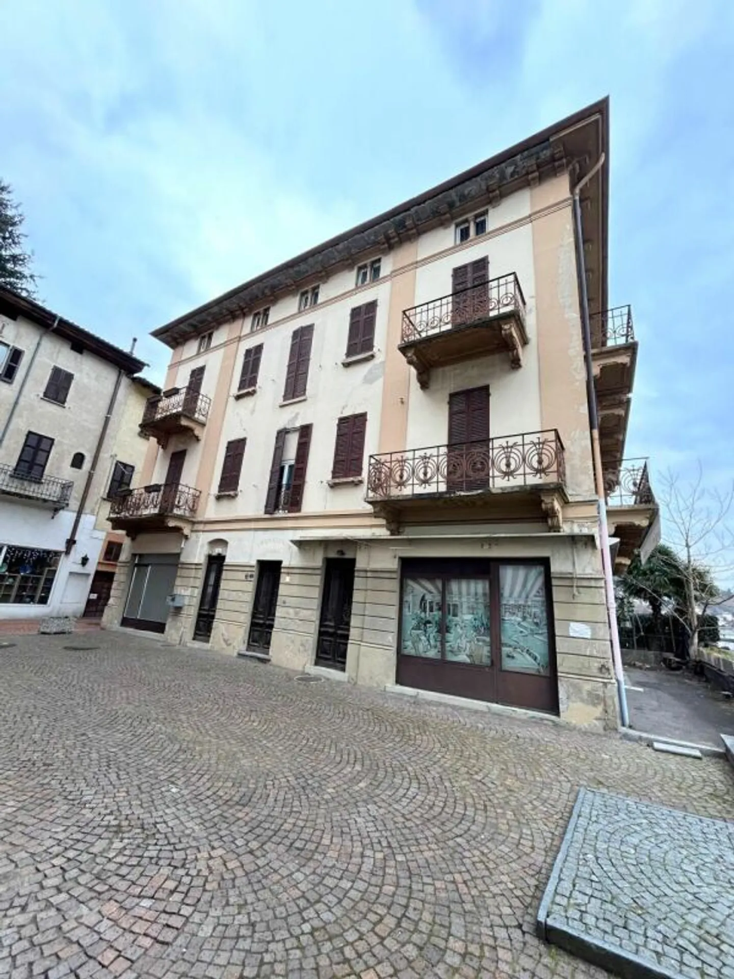 PROPRIÉTÉ GÉNÉRANT DES REVENUS - IMMEUBLE POUR ÉTUDIANTS ET TRAVAILLEURS - Photo 3 sur 8