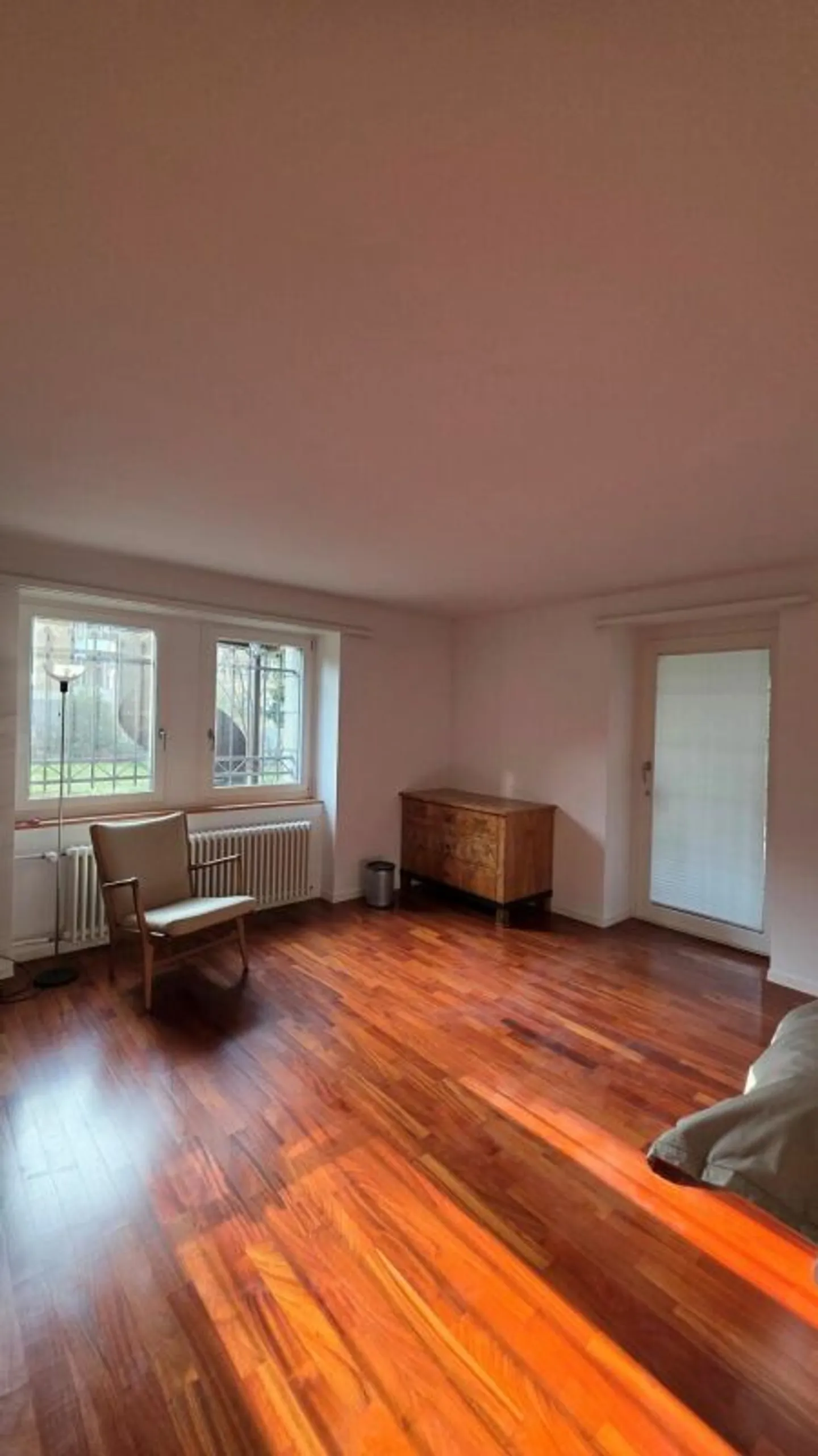 Moderno gioiello di studio con accesso al giardino a Hottingen - Foto 1 di 10