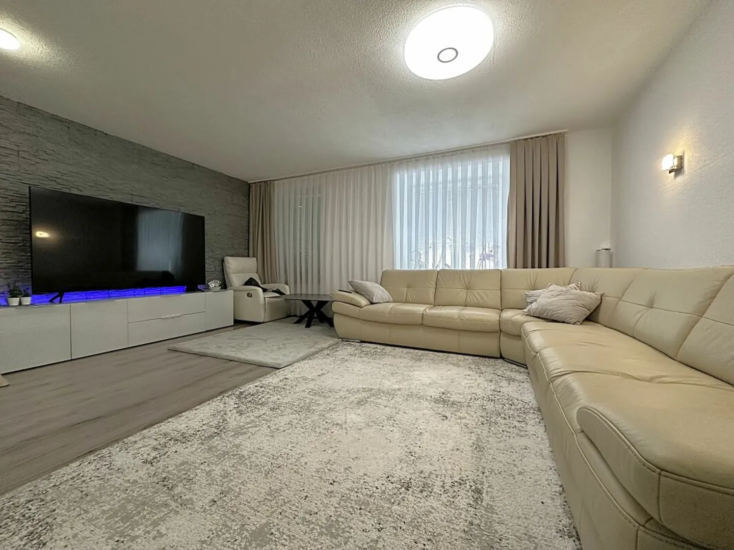 Maison de ville de 5,5 pièces avec appartement de 1,5 pièce - Photo 2 sur 13