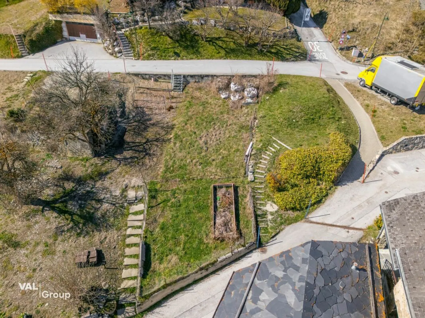 Sunny Apartment with Balcony and View of the Alps - Photo 12 of 12