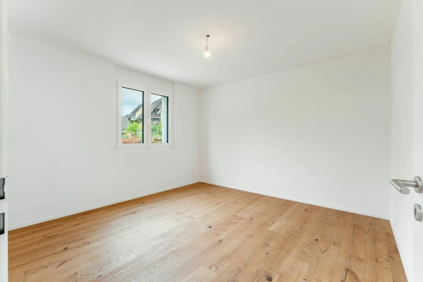 Riduzione di prezzo -50'000.- / Nuova costruzione moderna con stile - Appartamento al piano terra di 4,5 stanze - Foto 7 di 13