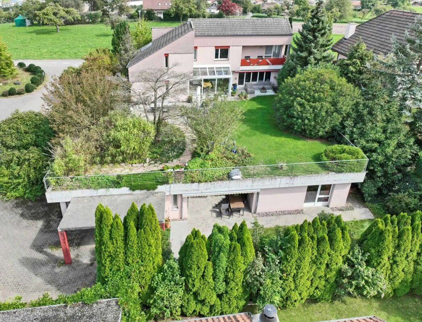 Maison individuelle de 7 1/2 pièces avec appartement de 5 ½ pièces Vivre avec vue - Maison individuelle avec appartement séparé près du lac Hallwil - Photo 2 sur 12