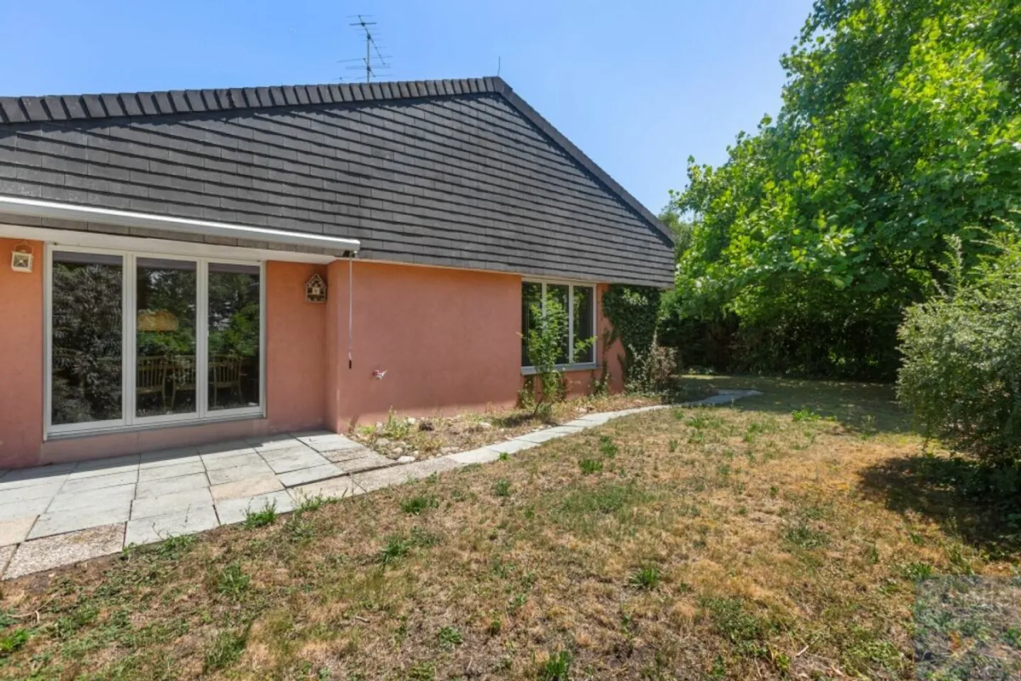 Charmantes Einfamilienhaus mit Garten - Foto 5 von 13