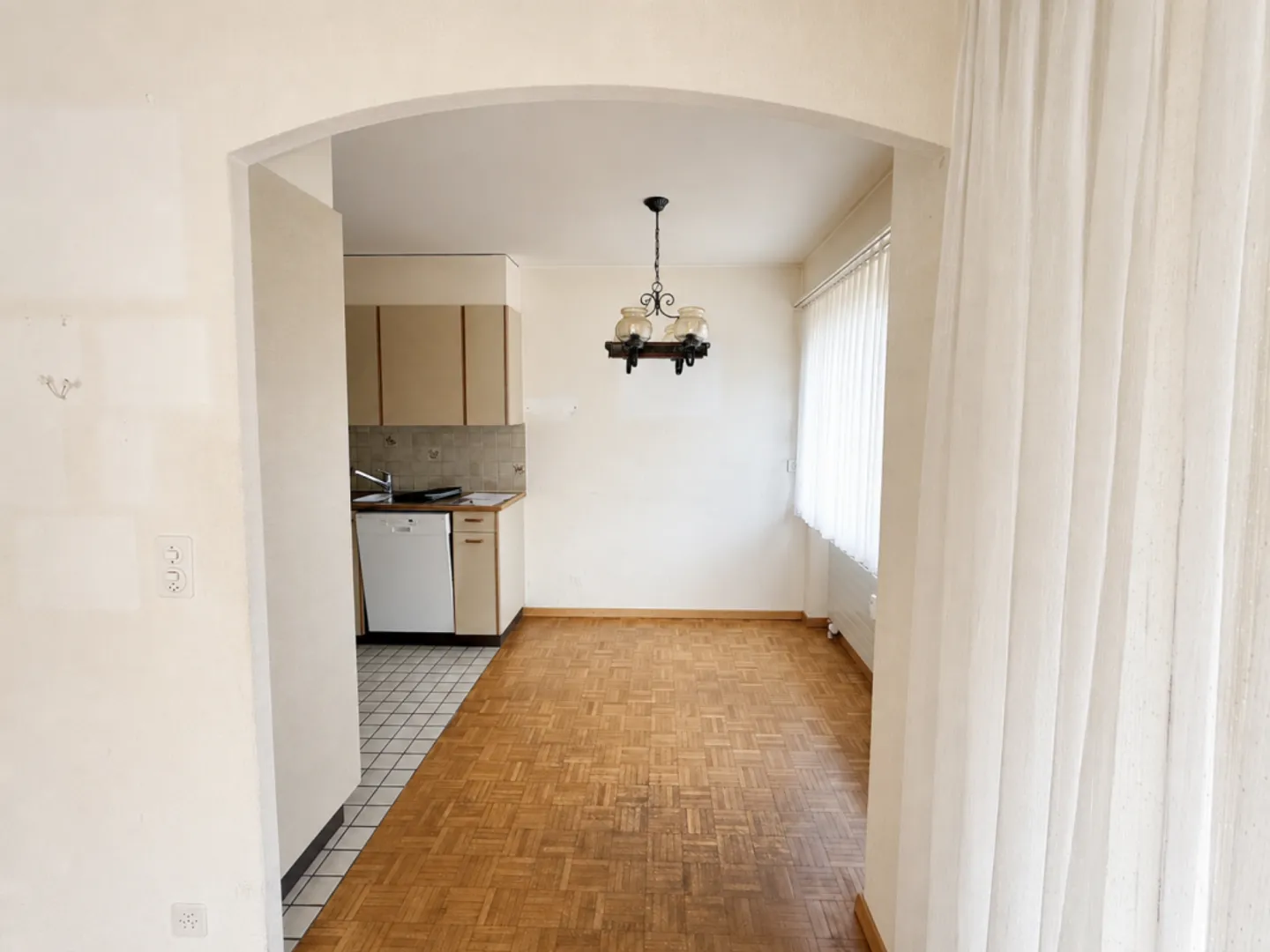 Space for Your Ideas: Bright 3.5-Room Corner Apartment in Oberdorf BL - Photo 5 of 13