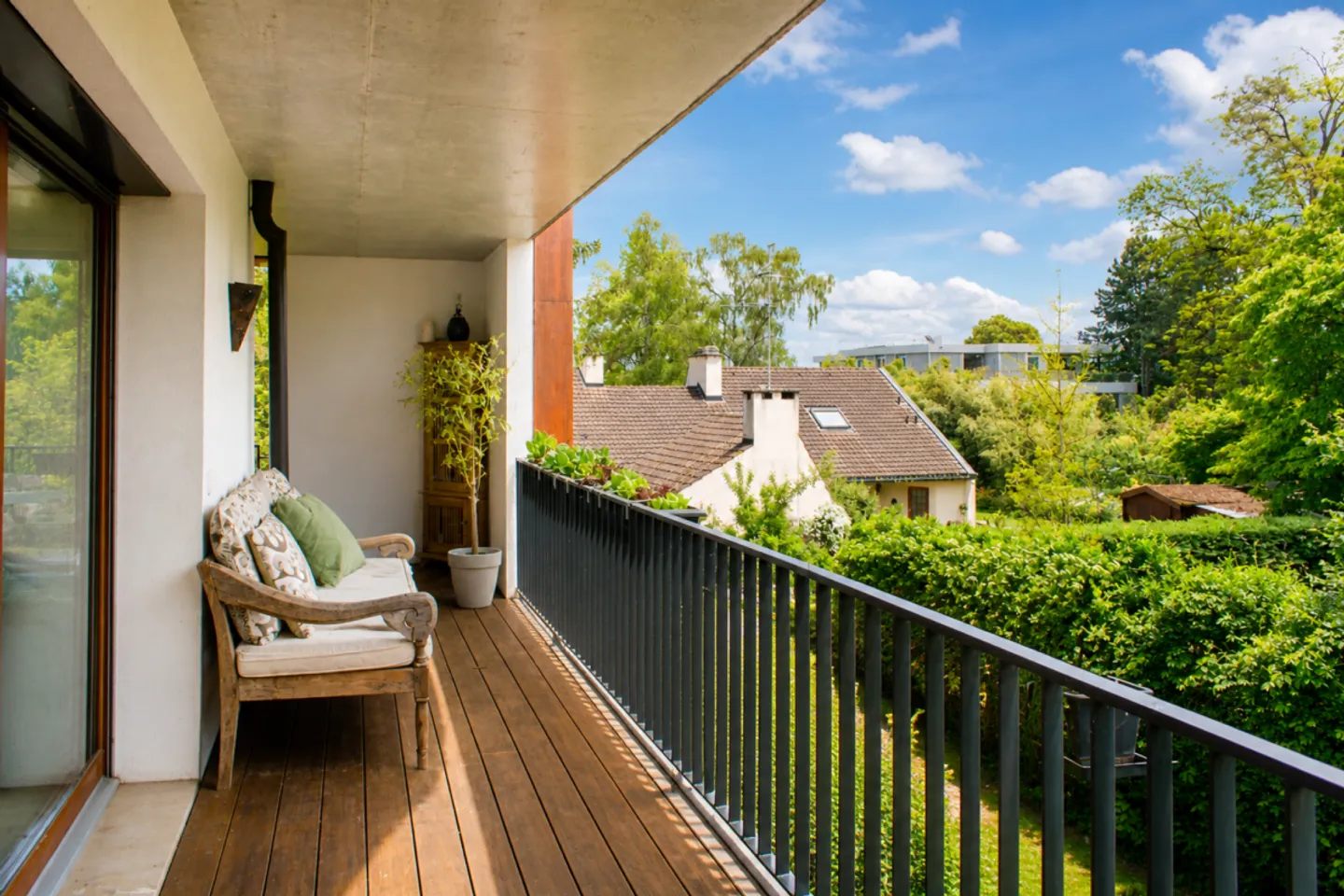 Exklusiv: Helle Wohnung mit großen Balkonen im Herzen einer grünen Umgebung - Referenz A21 - Foto 2 von 11