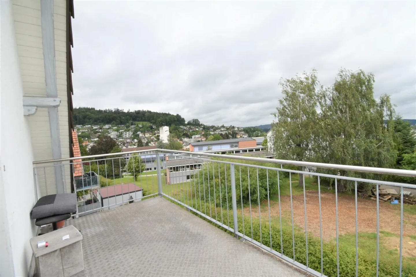 Modern 1.5-room attic apartment with gallery & balcony - Photo 10 of 11