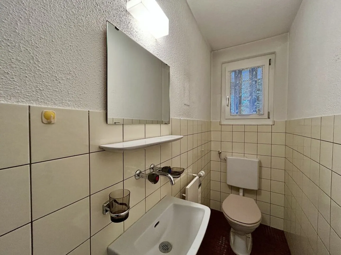 6.5-room single-family house with plenty of space for new ideas! - Photo 10 of 13