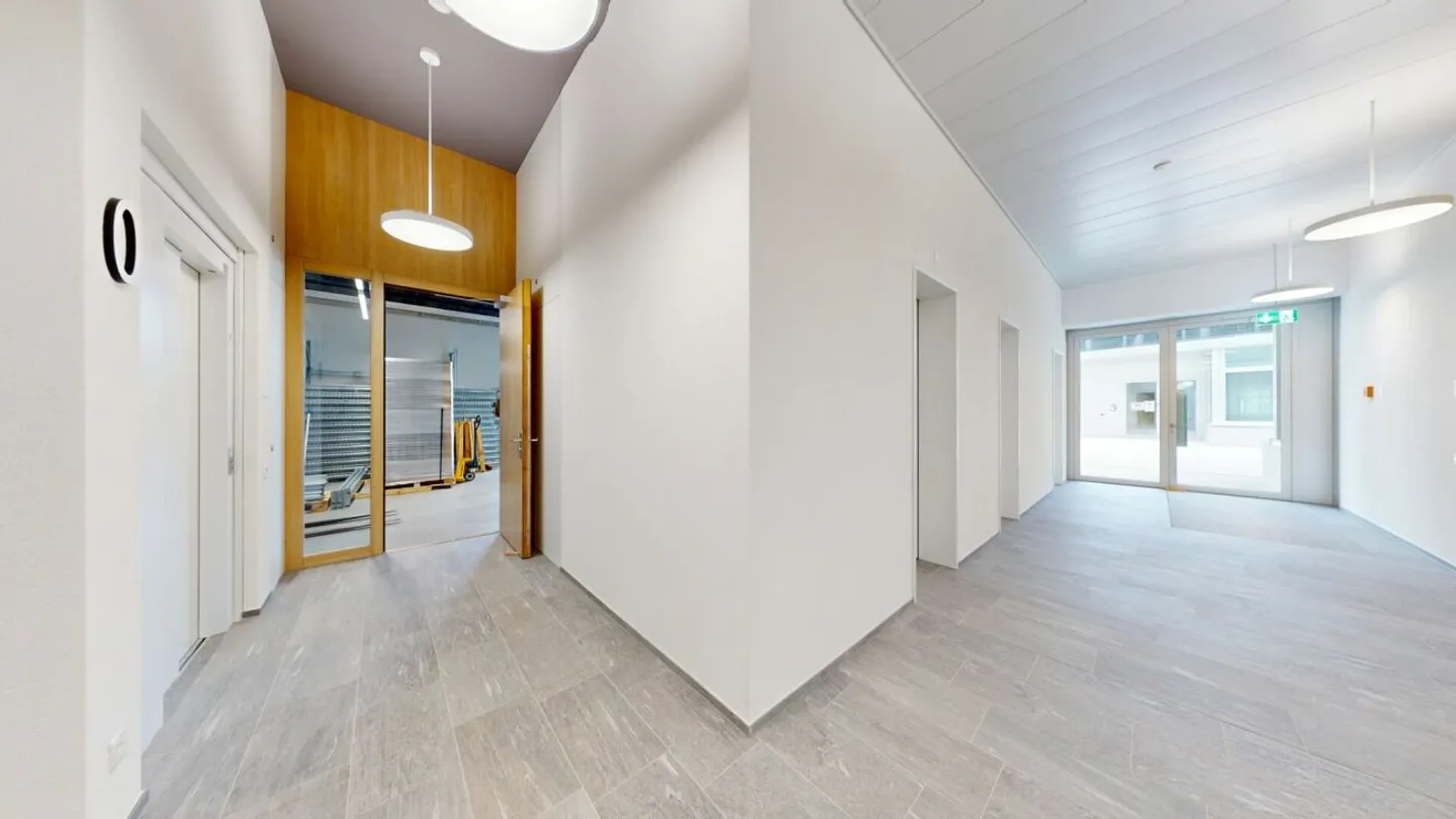 160 m² Success Location - Representative Commercial Space in Prime Location - Photo 6 of 13