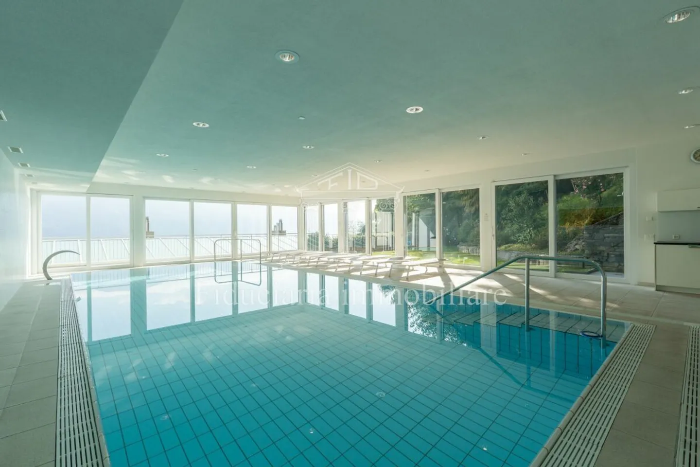 ORSELINA - Geräumige 2.5 Zimmer im obersten Stock mit unschlagbarem Seeblick - Foto 9 von 10