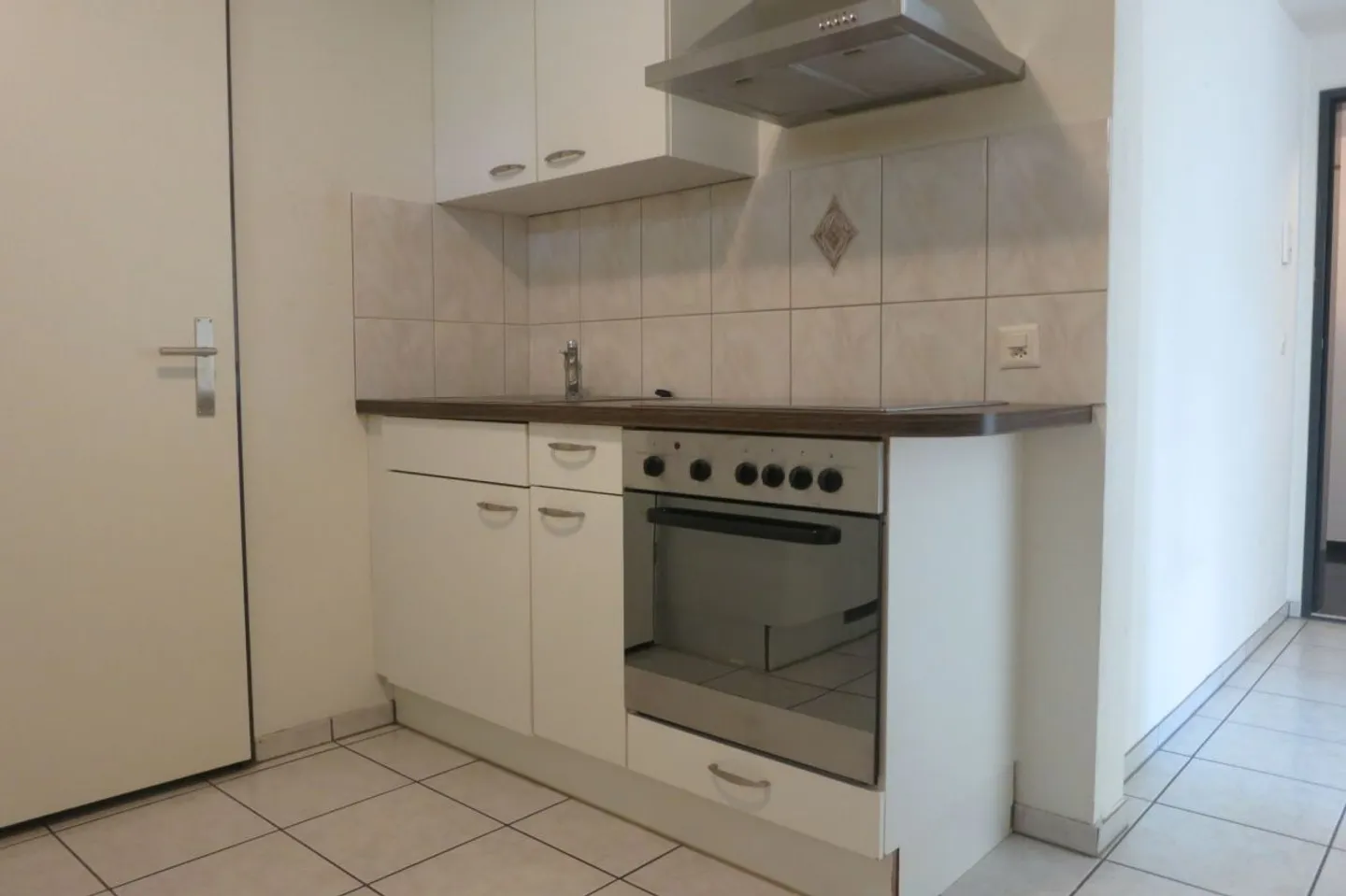 Affordable 1-room apartment in an ideal location - Photo 2 of 4