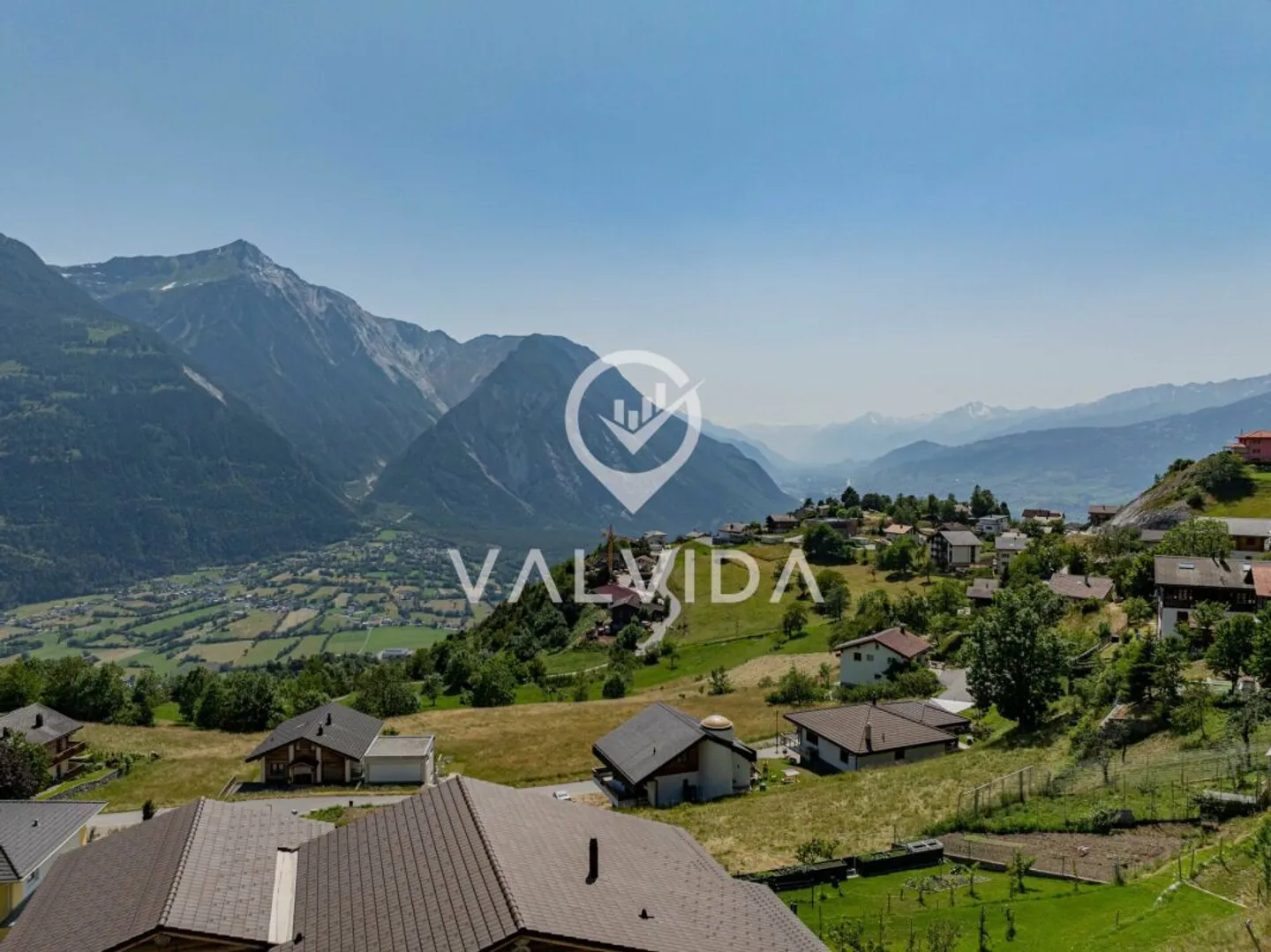 Grosszügiges Einfamilienhaus mit Charme, Weitblick und Sonnenlage in Guttet-Feschel - Foto 3 von 13