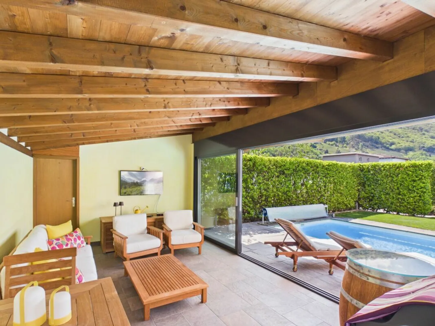 Bright single-family house with large garden and swimming pool - Photo 2 of 13