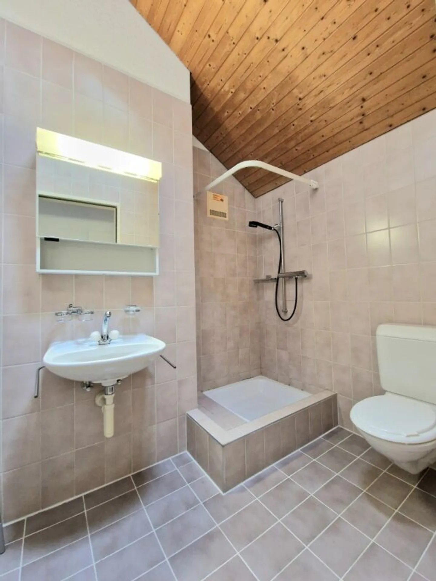 Grande bella appartamento duplex 4.5 con balcone in una posizione tranquilla a Solothurn - Foto 8 di 13