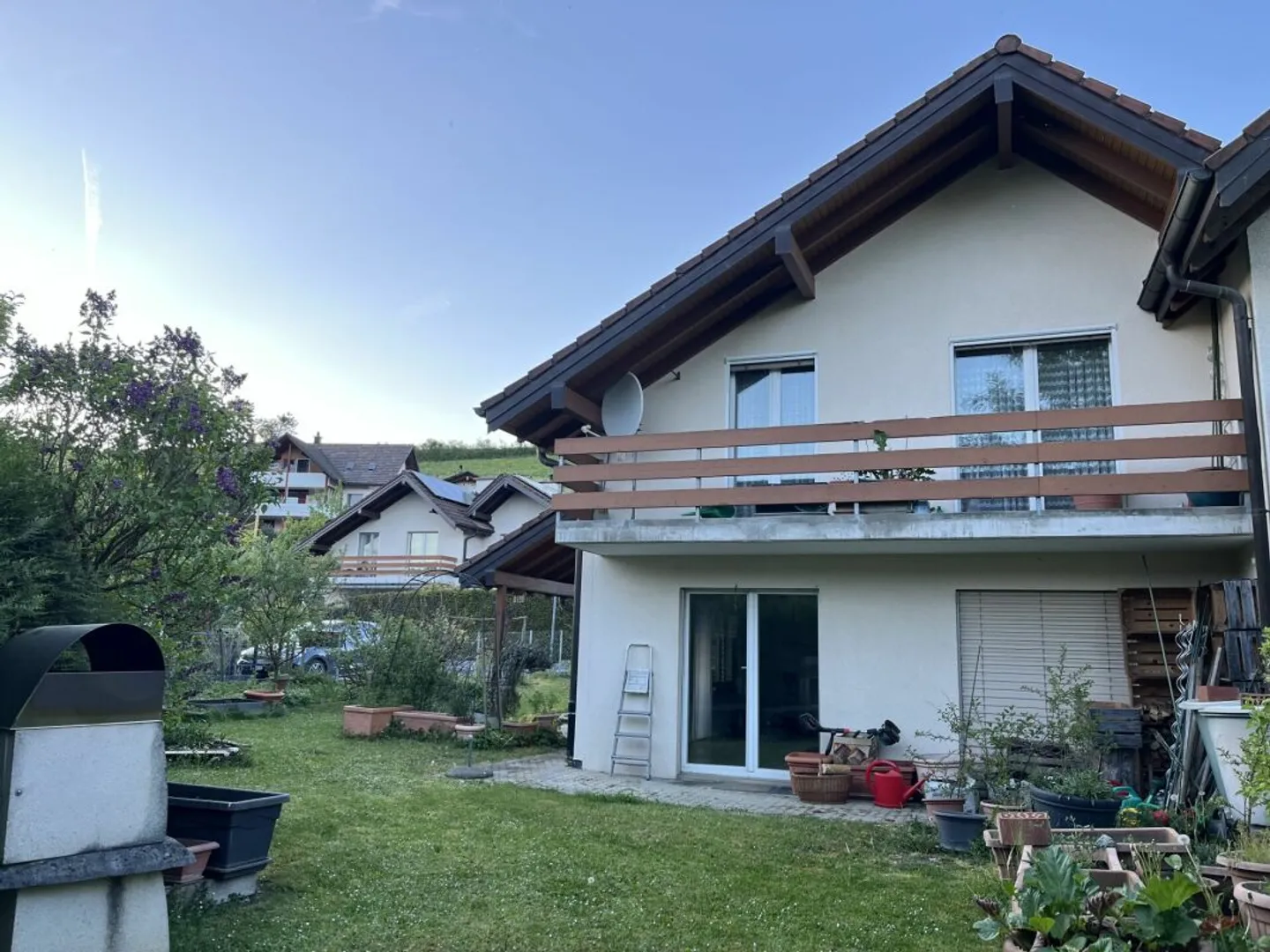 Charming semi-detached house with large garden and plenty of potential in a quiet location in Bözen - Photo 2 of 13