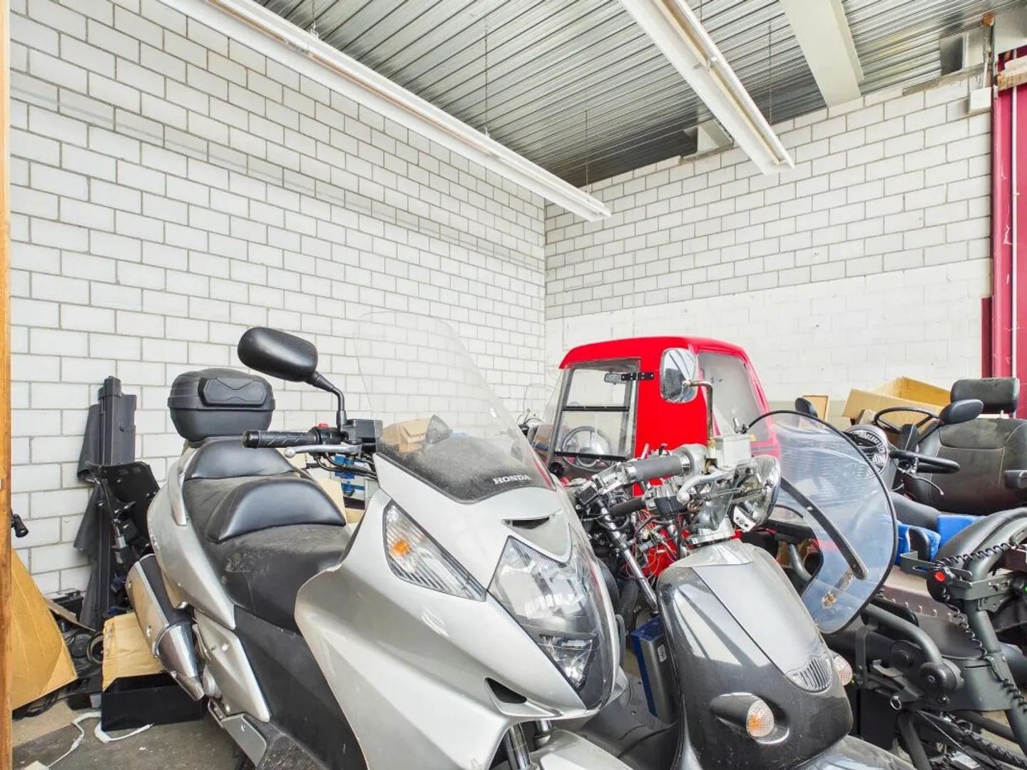 Sala con 4 stanze (circa 350 m²) - ideale come garage/officina a Rafz - Foto 5 di 9