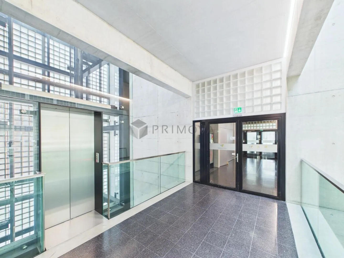 Attractive and bright office space in the best location in Zurich Oerlikon - Photo 2 of 13