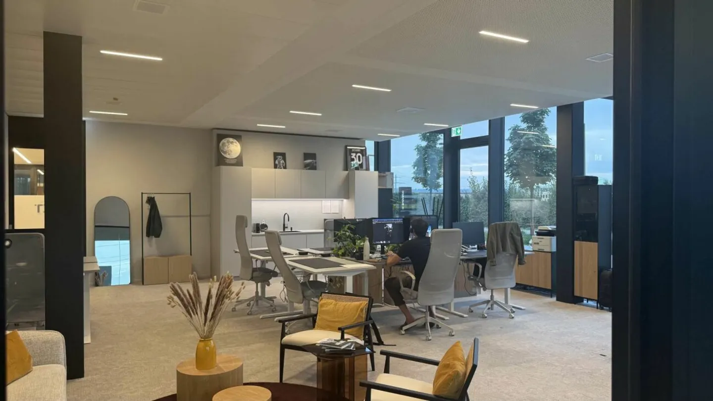 116 m² Büro mit eigener Teeküche und zwei Tiefgaragenplätzen in Rotkreuz - Foto 11 von 13