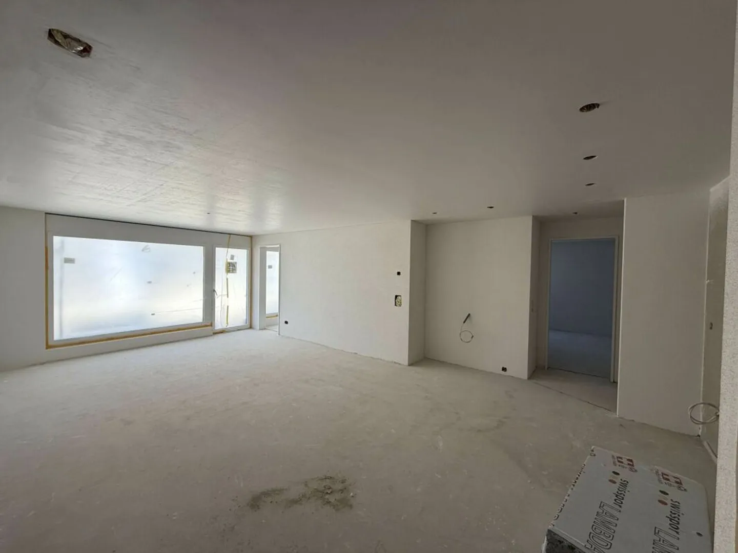 Available from June 2026: City Meets Nature - Your Dream Apartment in Flurlingen - Photo 2 of 13