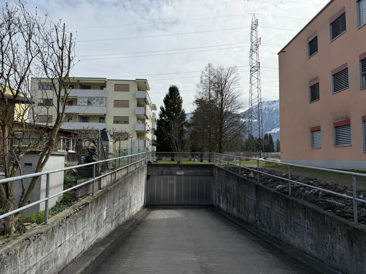 Versatile underground parking spaces with optimal highway access in Haag - Photo 3 of 5
