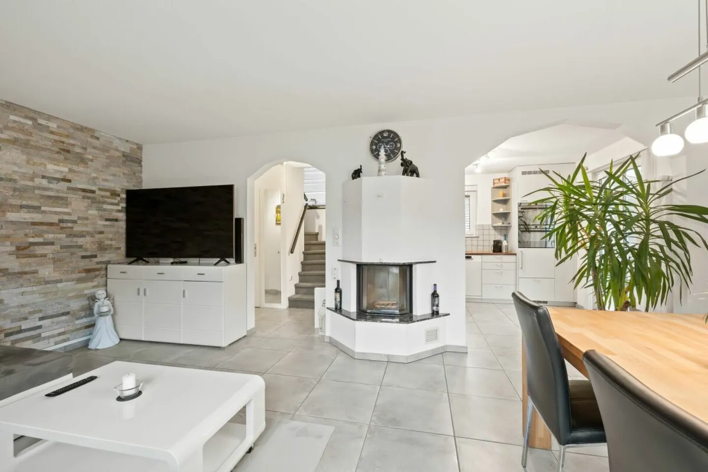 Charmante maison individuelle dans un emplacement élevé avec des possibilités d'utilisation variées. - Photo 4 sur 13