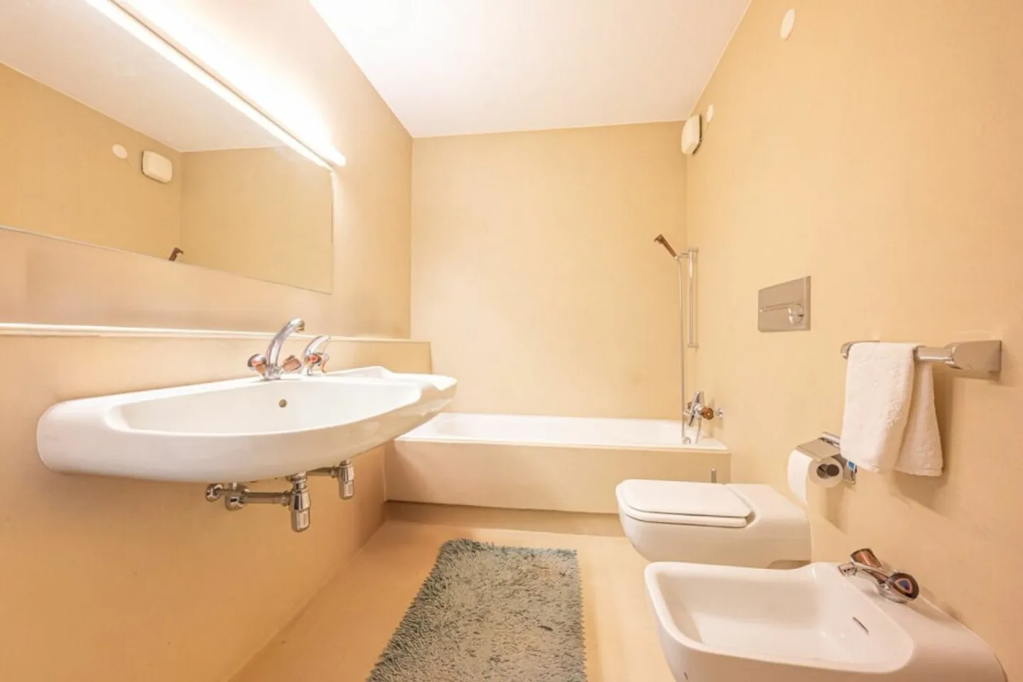 Luminoso appartamento in zona privilegiata - Foto 4 von 8