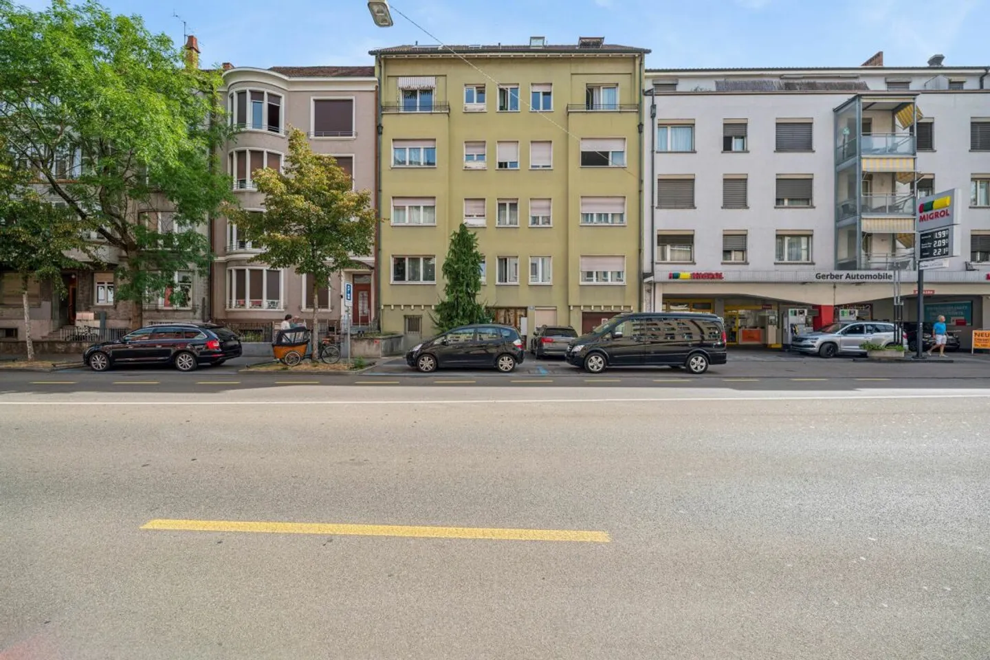 Centrally located 3-room apartment with balcony and quiet courtyard orientation - Photo 1 of 8