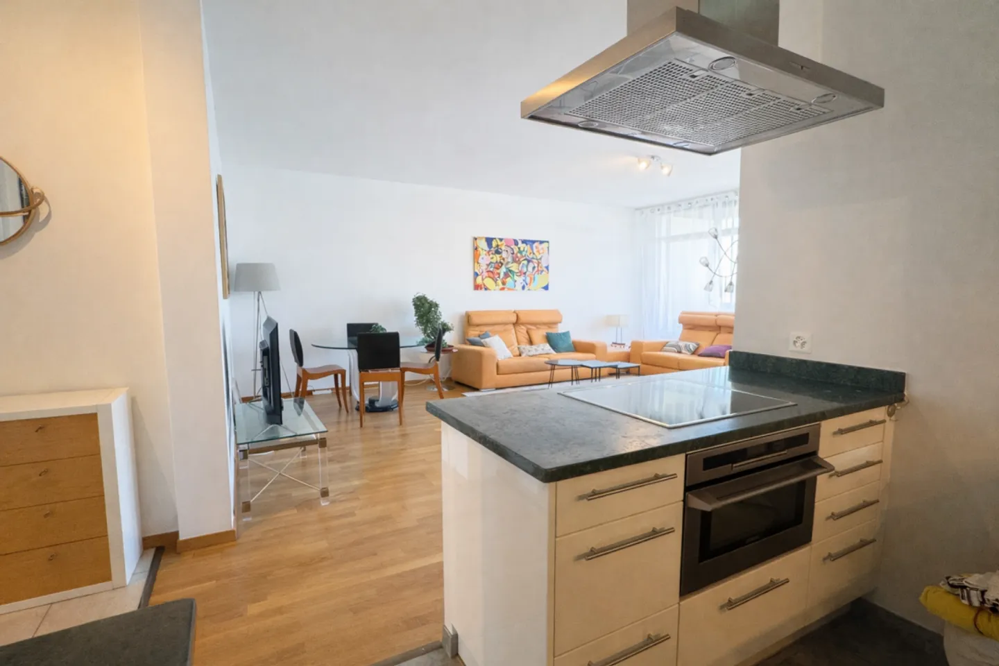 Renovated Apartment with Balcony - Photo 7 of 11