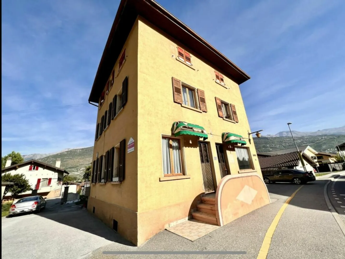 Village House with 15 Rooms in Grône - Photo 6 of 13