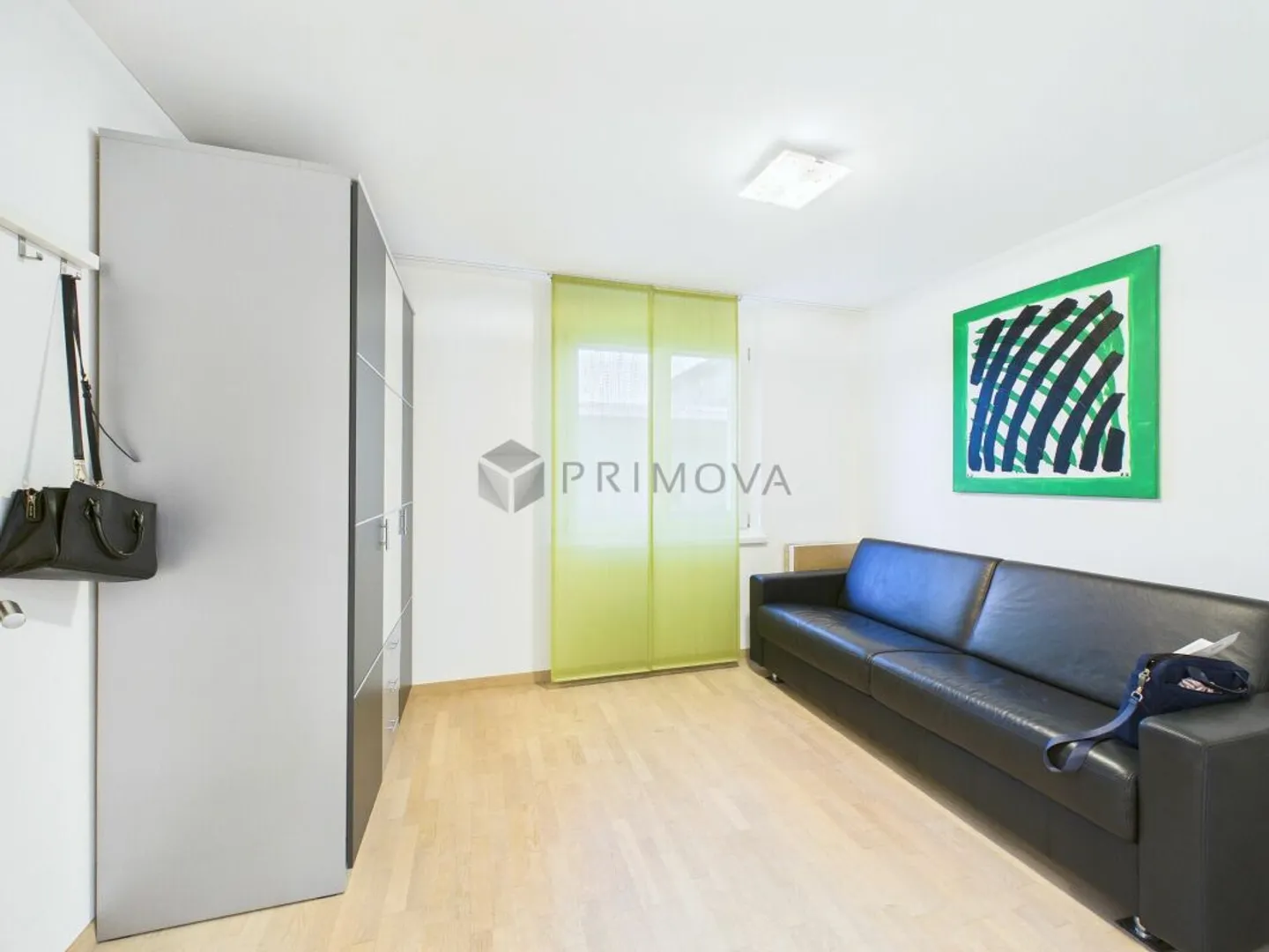 Spacious single-family house with garden, privacy, and high quality of life - Photo 5 of 11