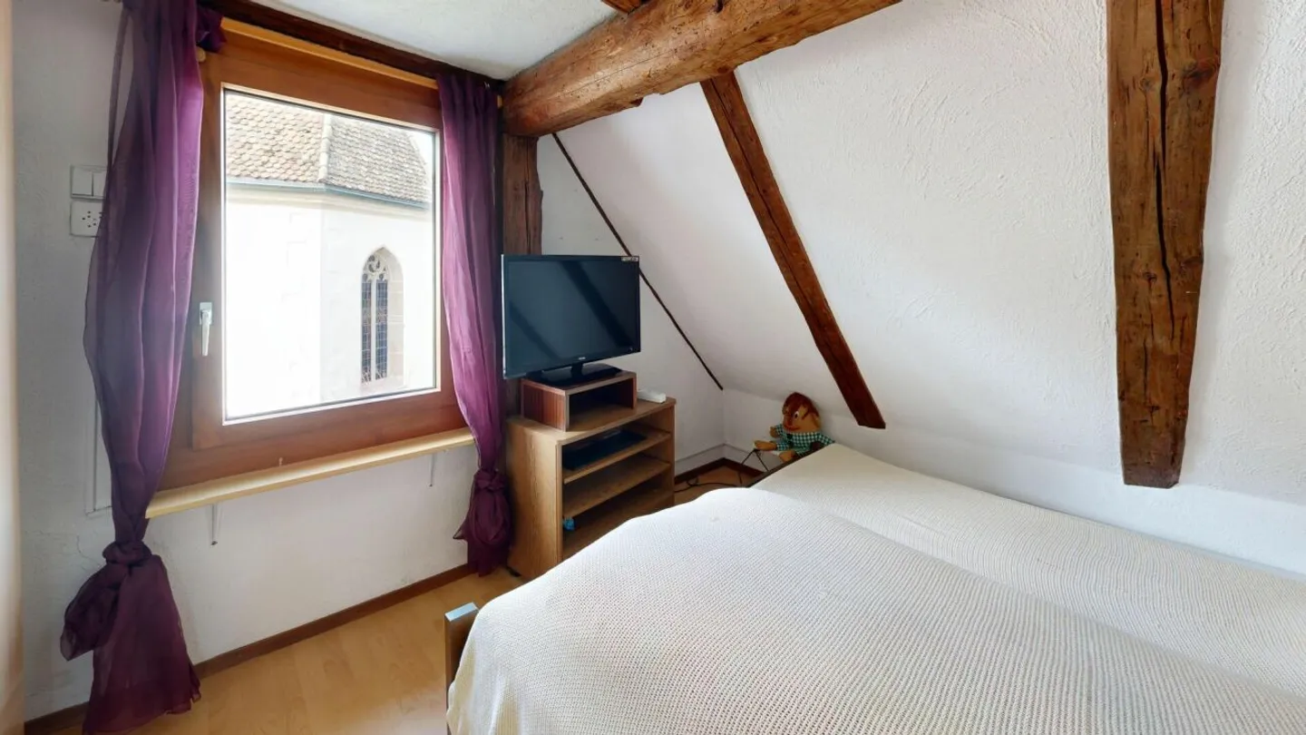 Charming House Section with Separate Studio and Large Garden - Photo 9 of 13