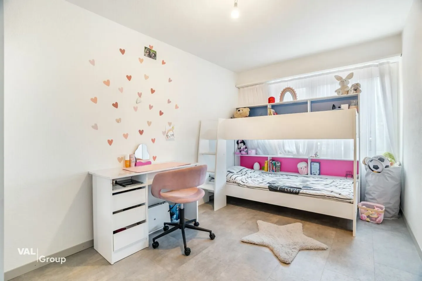 Modern Living in Prime Location - Spacious 4.5-Room Apartment - Photo 9 of 13