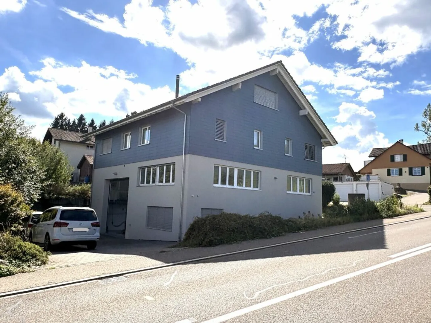 Spacious commercial and residential property with workshop, gallery, and parking spaces - Photo 1 of 13