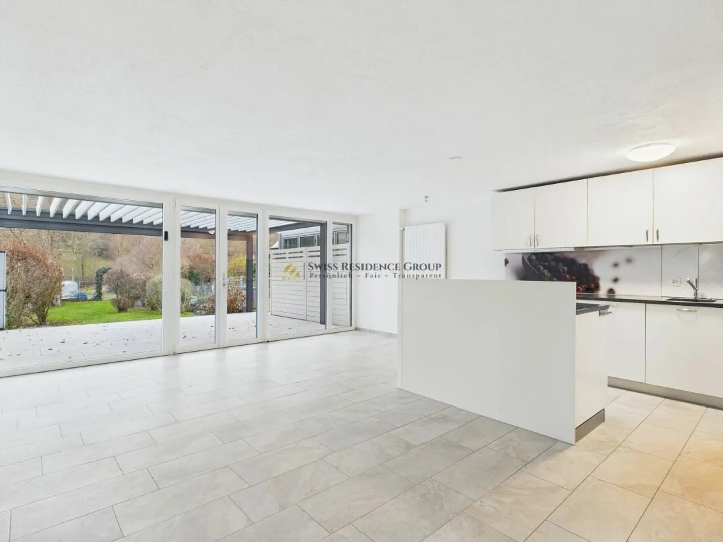 Modernes 5.5-Zimmer-Reiheneinfamilienhaus mit exklusivem Gartenjuwel - Foto 3 von 13