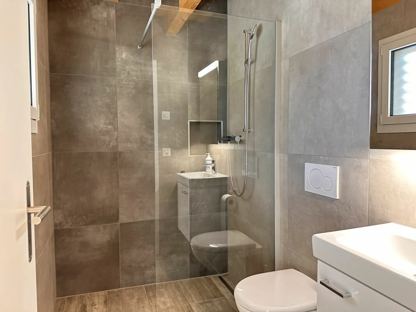5½-Zimmer-Einfamilienhaus mit Top Ausbau an wunderbar Lage - Photo 8 of 11