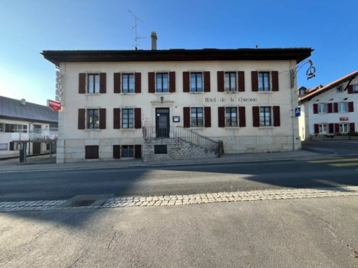 Restaurant / Hotel "La Couronne" in Les Bois JU - Photo 1 of 13