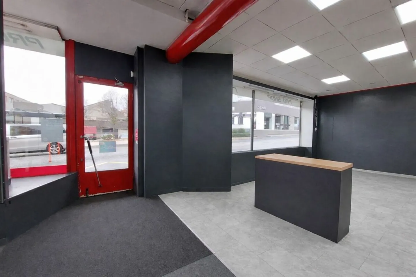 superb commercial space of 470m² on a very busy axis - Photo 2 of 9