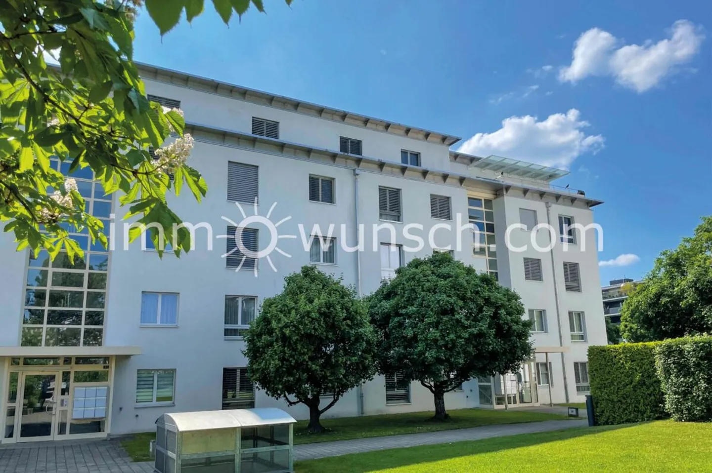 Family-friendly and spacious 5 ½ room condominium - Photo 1 of 10