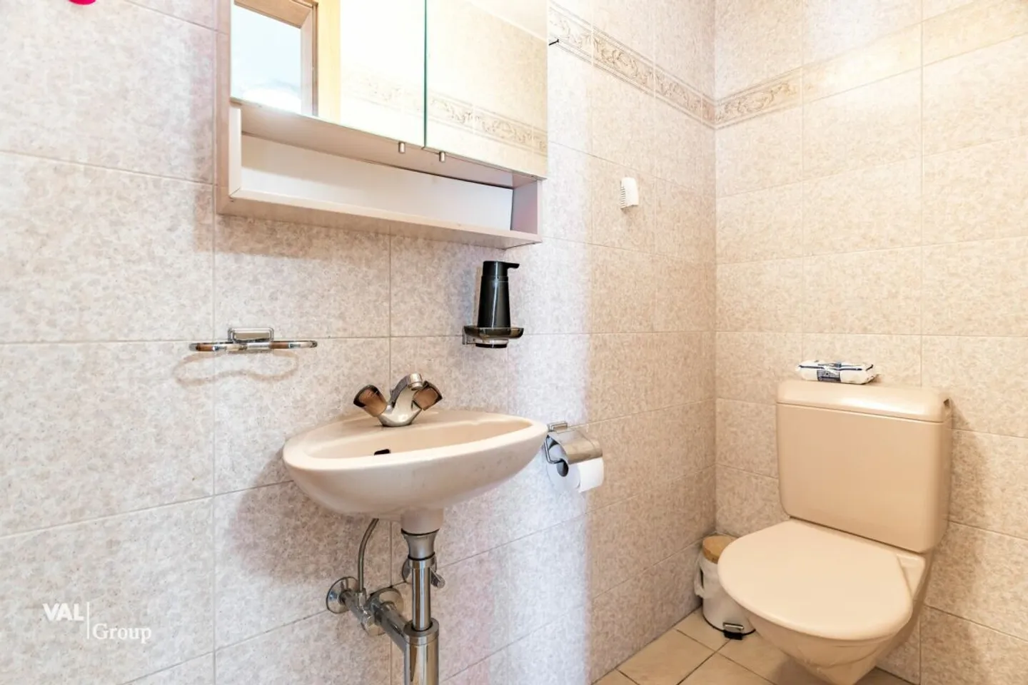 Appartement extrêmement central avec deux balcons et une lumière généreuse - Photo 9 sur 13