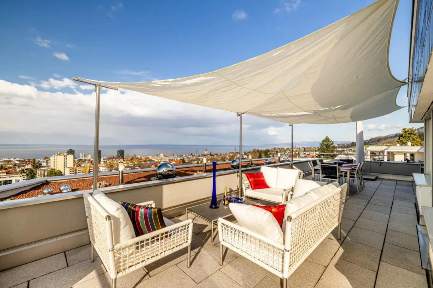 4.5-ZIMMER-TERRASSENRESIDENZ MIT 180°-BODENSEESICHT -  GROSSZÜGIG WOHNEN IN PRIVILEGIERTER HANGLAGE - Foto 12 di 13