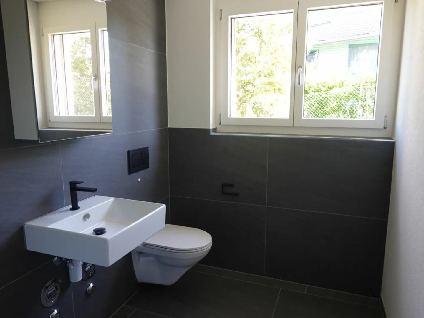 Moderne 4.5-Zimmer-Gartenwohnung im Herzen von Kleinandelfingen - Photo 4 of 7