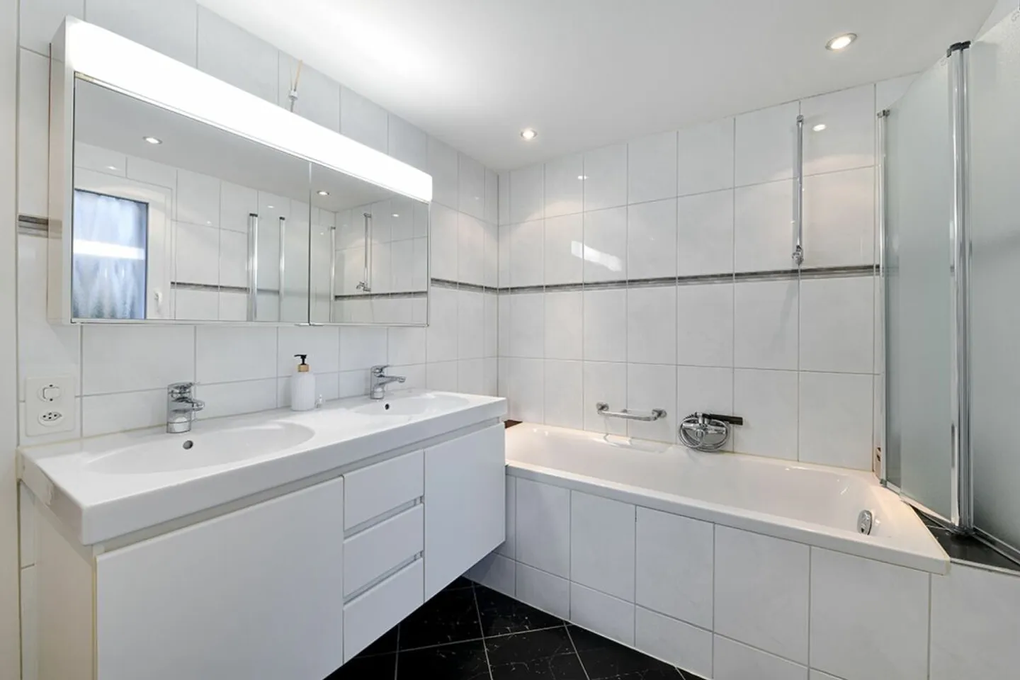 Maison individuelle de 5 pièces au cœur d'Uster - Photo 4 sur 13