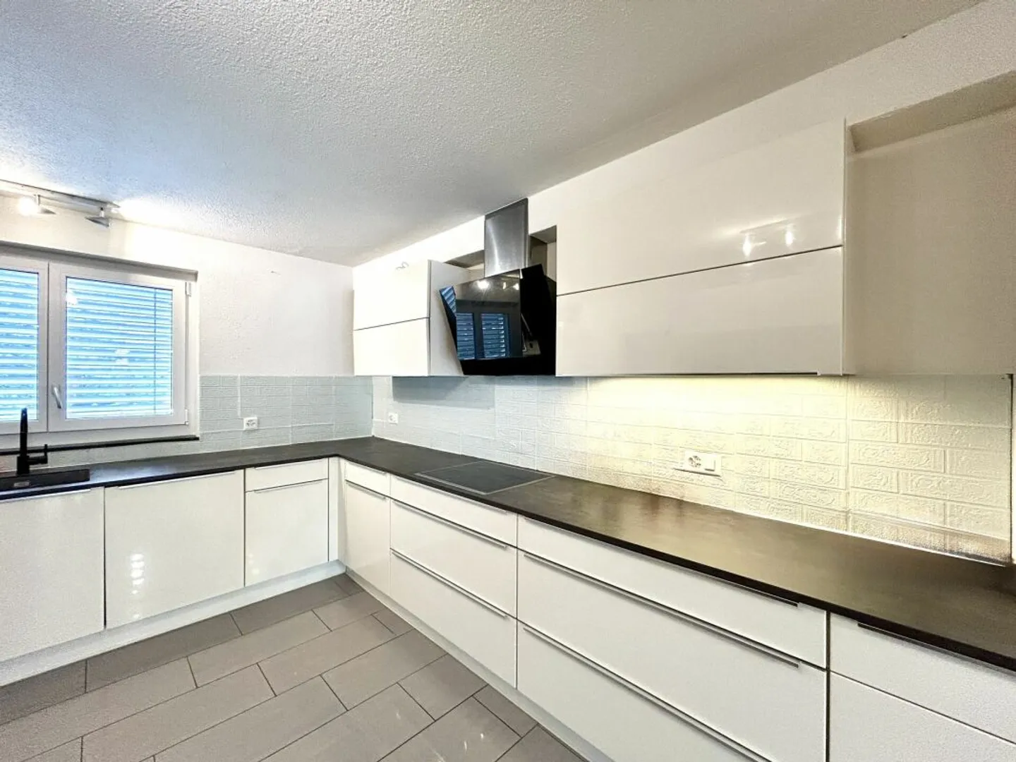 Stylish living in a quiet environment - Modernized row house - Photo 7 of 13