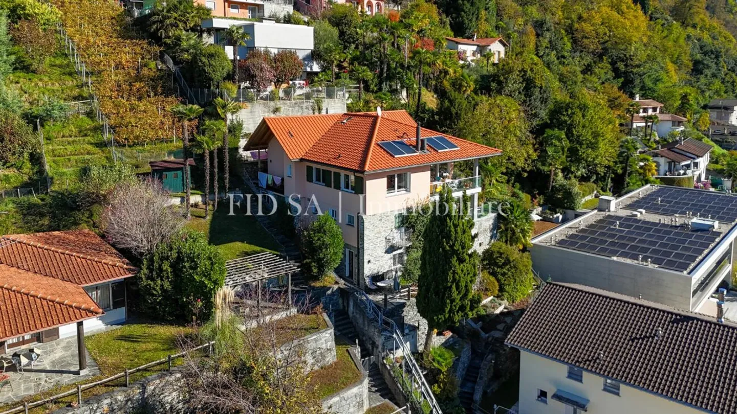 SOLDUNO - Ampio appartamento con vista imprendibile in casa bifamiliare - Photo 12 of 13